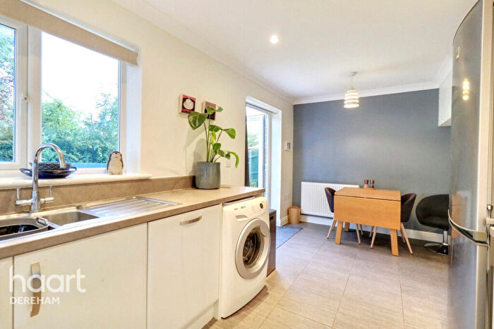 3 Bedroom Detached House For Sale In Adcock Road, Watton, IP25