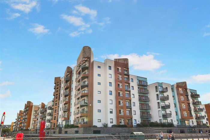 2 Bedroom Apartment To Rent In Newfoundland Way, Portishead, BS20