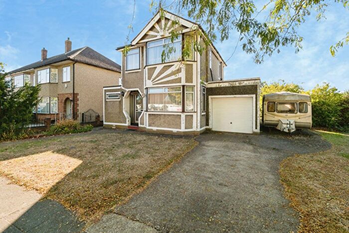 3 Bedroom Detached House For Sale In Fairview Avenue, Rainham, RM13