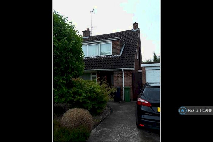 3 Bedroom End Of Terrace House To Rent In Sheridan Road, Frimley, Camberley, GU16