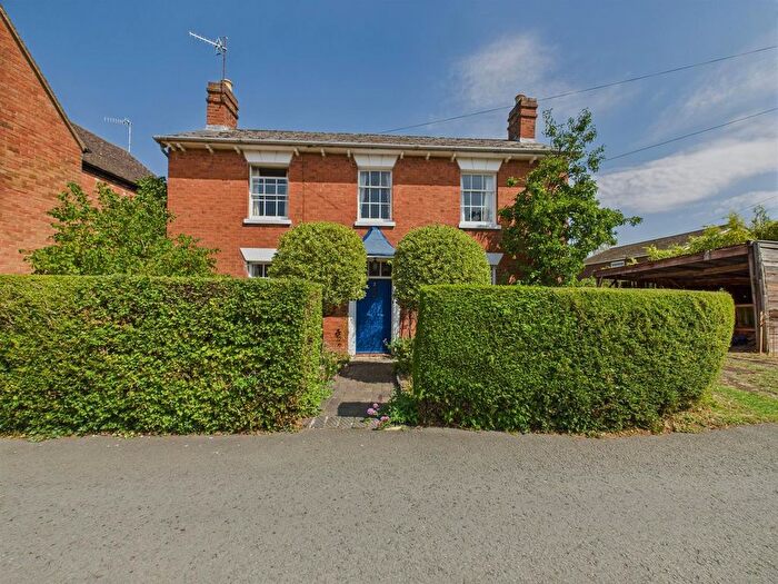 3 Bedroom Detached House For Sale In Laburnum Walk, Upton-Upon-Severn, Worcester, WR8