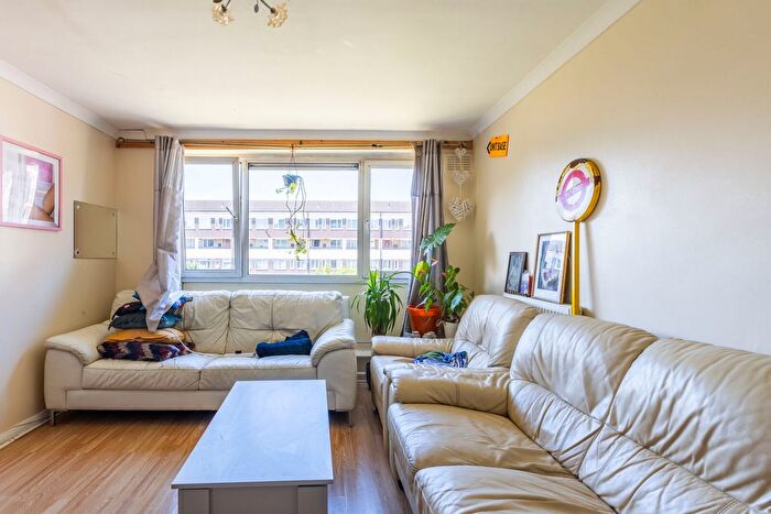 4 Bedroom Maisonette To Rent In Guerin Square, Bow, London, E3