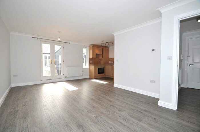 2 Bedroom Flat To Rent In Calver Close, Penryn, TR10