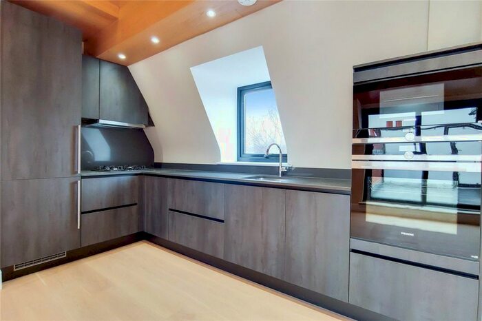 2 Bedroom Flat To Rent In Fitzjohns Avenue, Hampstead, London, NW3