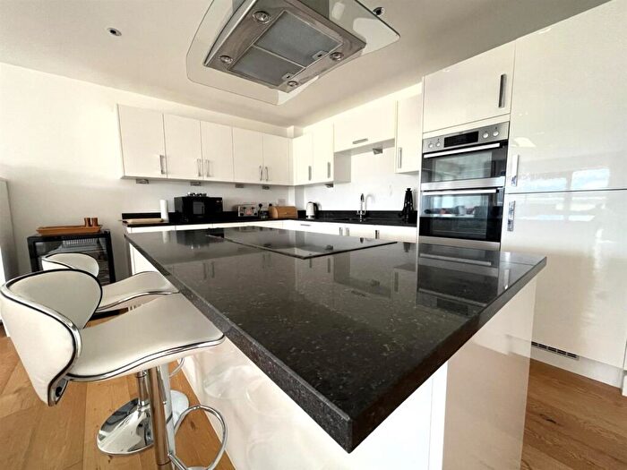3 Bedroom Apartment To Rent In Kingman Way, Newbury, RG14