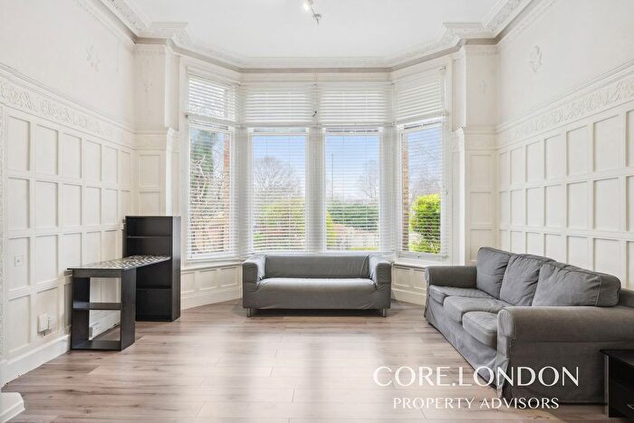 2 Bedroom Flat To Rent In North Common Road, Ealing, W5
