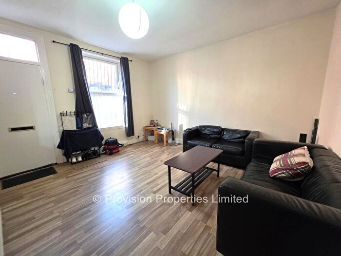 2 Bedroom Terraced House To Rent In Harold View, Hyde Park, Leeds, LS6