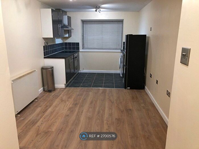 2 Bedroom Flat To Rent In Greenacre Gardens, London, E17
