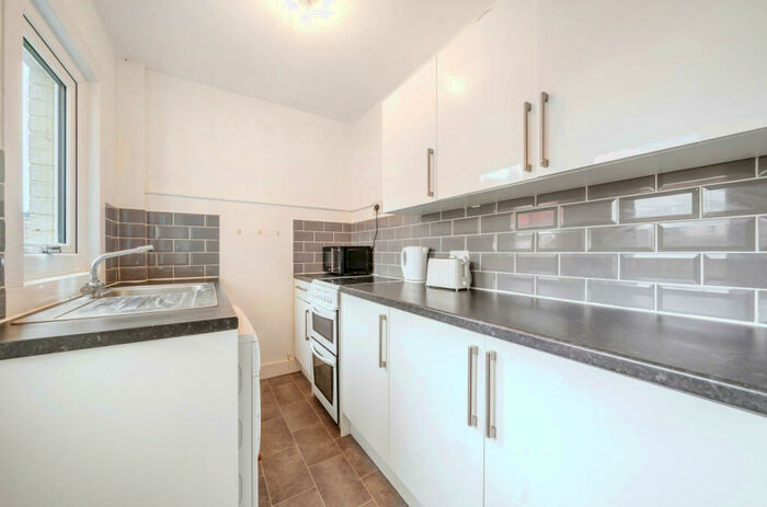 2 Bedroom End Of Terrace House To Rent In York Road, Reading, Berkshire, RG1