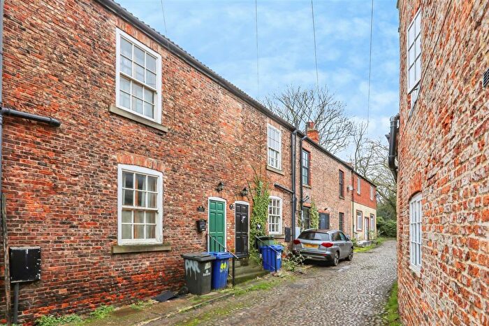 2 Bedroom Terraced House For Sale In King Street, Thorne, Doncaster, DN8