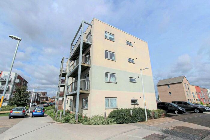 2 Bedroom Flat To Rent In Hyde Grove, The Bridge DA1