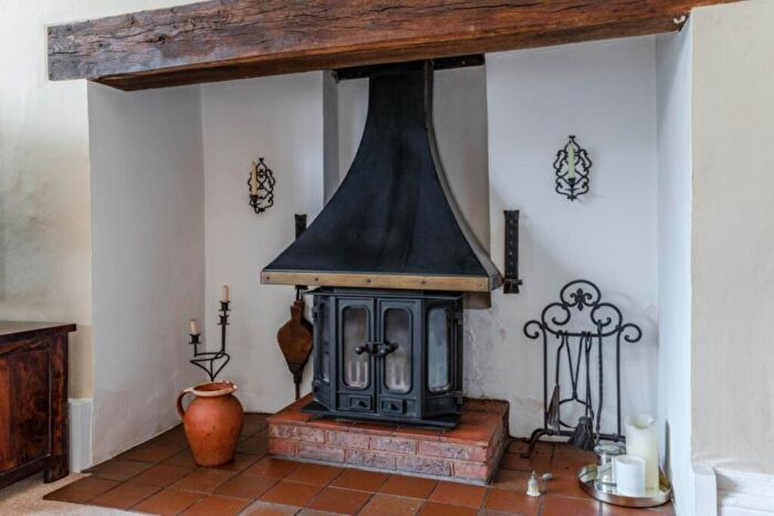 6 Bedroom Detached House For Sale In Aylesbury Road, Bierton, HP22