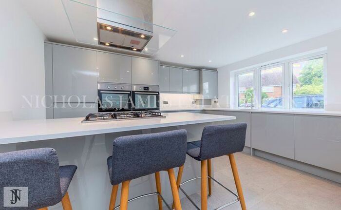 3 Bedroom Semi-Detached House To Rent In Holland Close, New Barnet, EN5