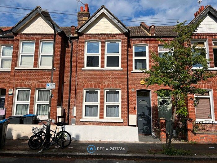 2 Bedroom Flat To Rent In Colliers Wood, London, SW19