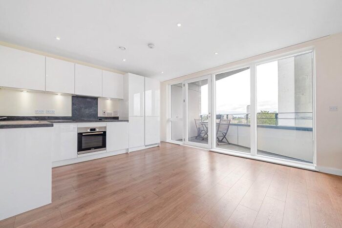 2 Bedroom Flat For Sale In St. James's Crescent, SW9
