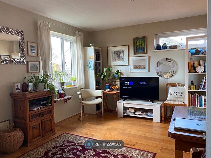 1 Bedroom Flat To Rent In Little Greencroft, Chesham, HP5