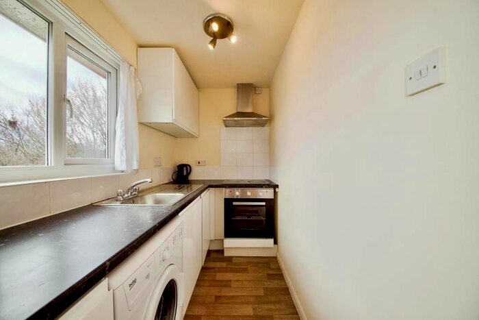 1 Bedroom Flat To Rent In Plowman Close, Edmonton, London, N18
