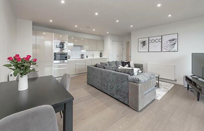 2 Bedroom Flat To Rent In Station Approach, CR5