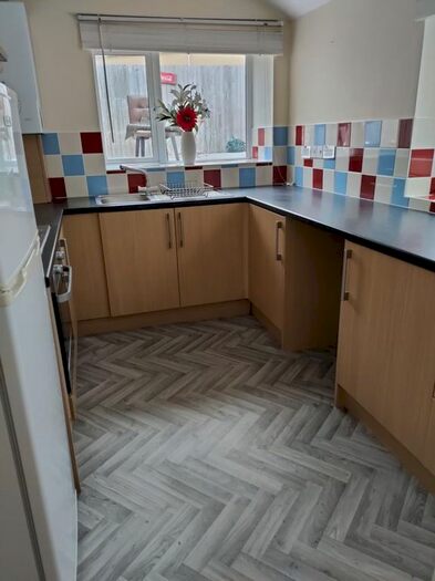 2 Bedroom Flat To Rent In Queen Victoria Road, Llanelli, SA15