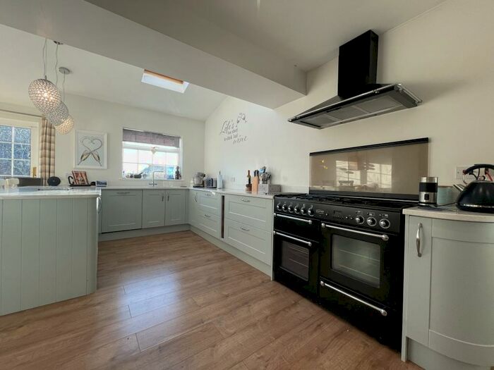 4 Bedroom House To Rent In High Street, Napton, Southam, CV47