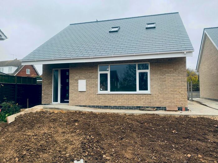 2 Bedroom Chalet To Rent In Hawthorn Road, Yaxley, Peterborough PE7