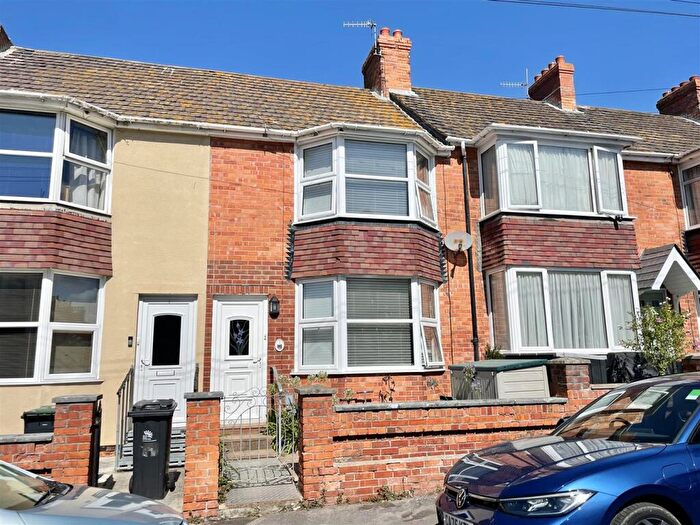 3 Bedroom Terraced House For Sale In Granville Road, Weymouth, DT4