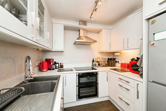 1 Bedroom Apartment For Sale In Sturlas Way, Waltham Cross, EN8