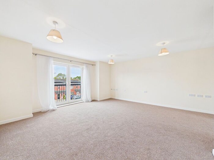 2 Bedroom Flat To Rent In Snetterton Heath, Kingsway, GL2