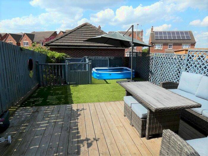 5 Bedroom Town House For Sale In Meadow Croft, Drighlington, BD11
