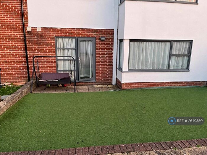 2 Bedroom Flat To Rent In Bay Tree Court, Barking, IG11