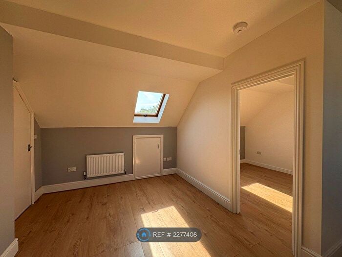 1 Bedroom Flat To Rent In Cranbrook Road, Ilford, IG2