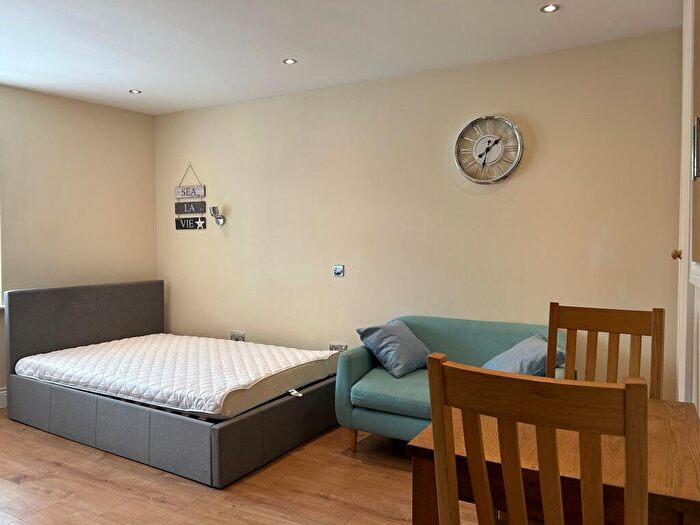 Studio To Rent In George Street, Caversham, RG4