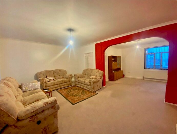 2 Bedroom Flat To Rent In High Street, Whitton, TW2