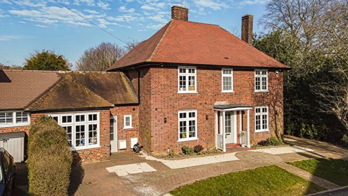 4 Bedroom Detached House For Sale In The Valley Green, Welwyn Garden City, Hertfordshire, AL8