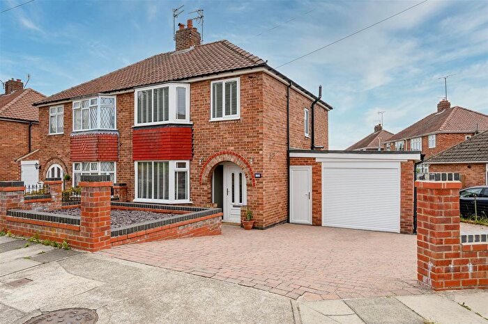 3 Bedroom Semi-Detached House For Sale In Howe Hill Close, Holgate, York, YO26