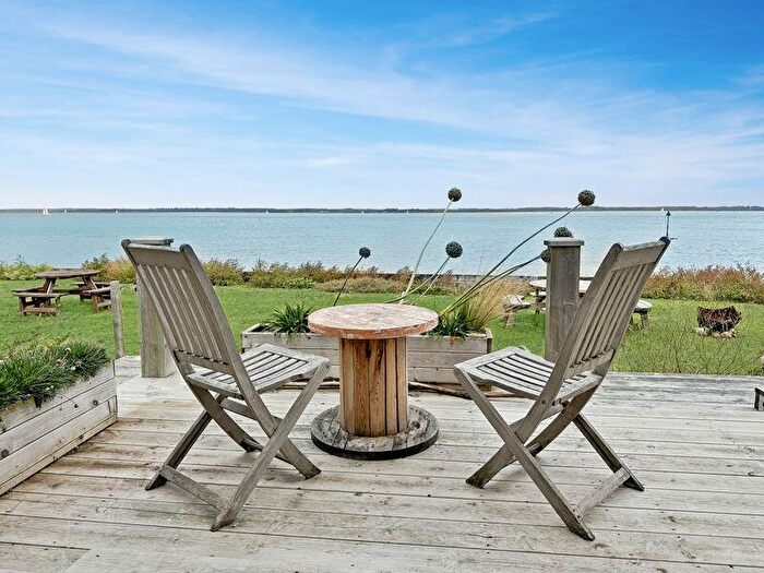 1 Bedroom Chalet To Rent In Marsh Road, Cowes, PO31