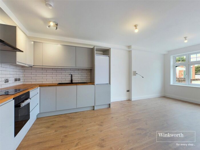 2 Bedroom Flat To Rent In Flat Kenton Road, Harrow, HA3