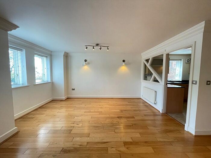 2 Bedroom Apartment To Rent In Greestone Mount, Lincoln, LN2