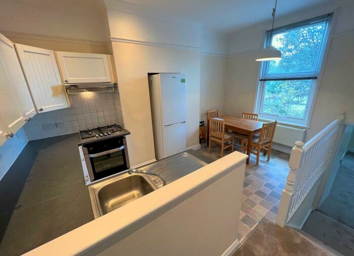 2 Bedroom Flat To Rent In Finsbury Road, Wood Green, N22
