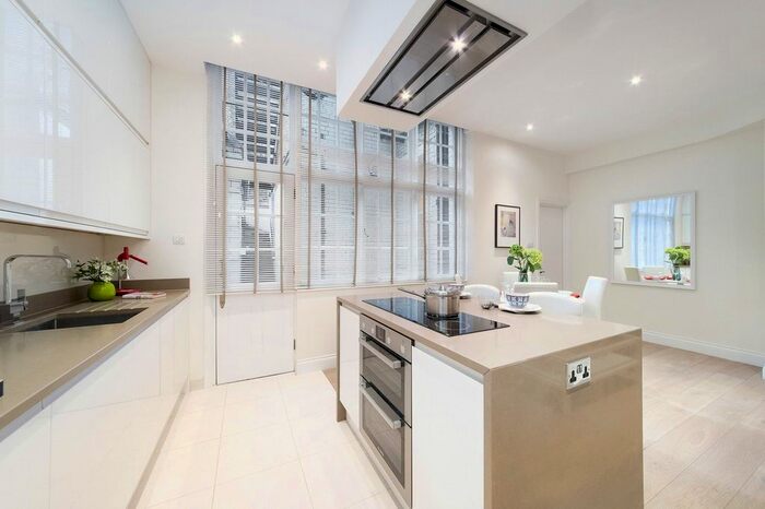 1 Bedroom Flat To Rent In North Audley Street, Mayfair, London, W1K