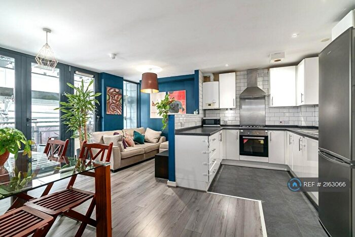 2 Bedroom Flat To Rent In Taylor Place, London, E3