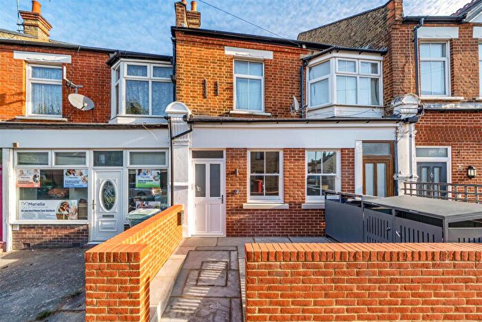 Apartment For Sale In Tolworth Park Road, Surbiton, KT6