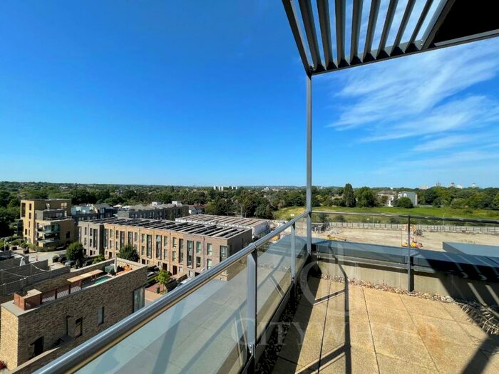 3 Bedroom Apartment To Rent In Bedroom Penthouse, Merlin Court, Handley Drive, London, SE3