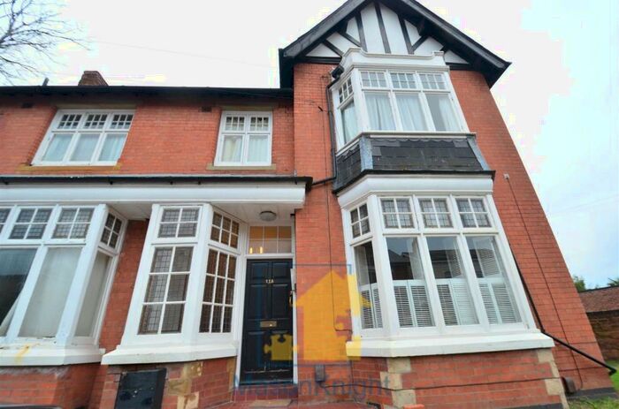 2 Bedroom Flat To Rent In For Working Professional, Post-graduates Or Medical Staff Harborne, Birmingham, B17