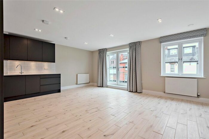 2 Bedroom Flat To Rent In Parkfield House, London Road, Sevenoaks, Kent, TN13