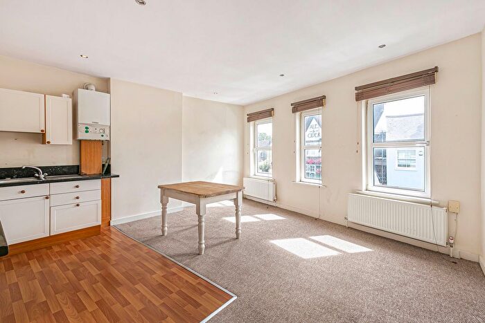 2 Bedroom Flat For Sale In Staines Road, Twickenham, TW2