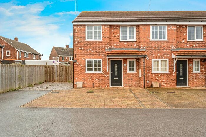 3 Bedroom End Of Terrace House For Sale In Whinburn Mews, Thurnscoe, Rotherham, S63