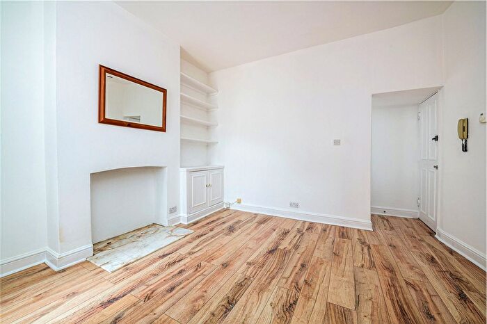 1 Bedroom Flat To Rent In Harbut Road, SW11