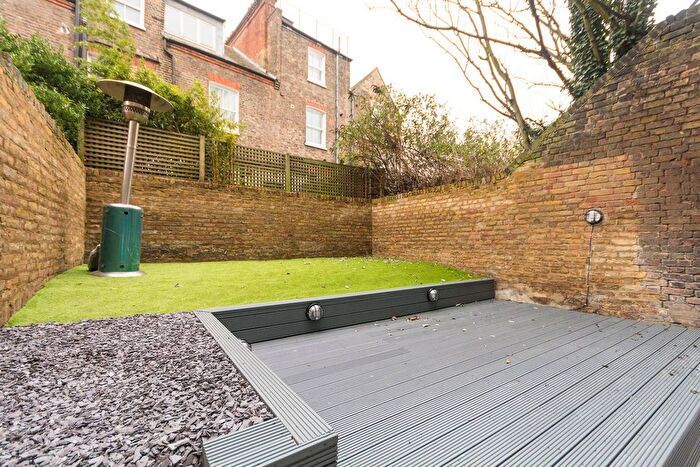 1 Bedroom Flat To Rent In Perham Road, Barons Court, London, W14