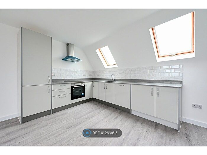 2 Bedroom Flat To Rent In Lynchford Road, Farnborough, GU14